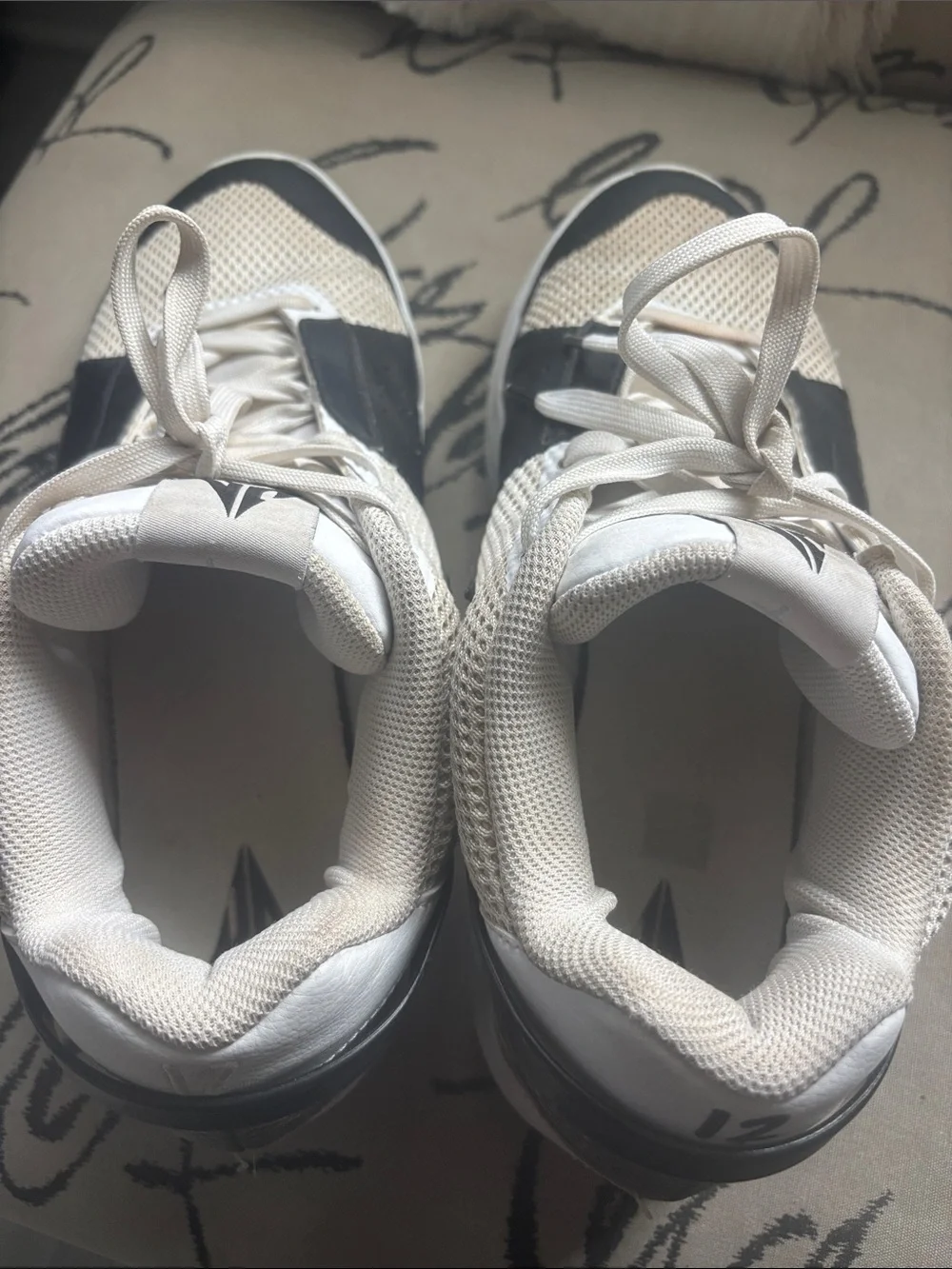 Nike men’s Cream and Black Low-Top Mesh Sneakers size 12